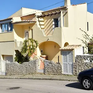 Pensión Family House, Lagos